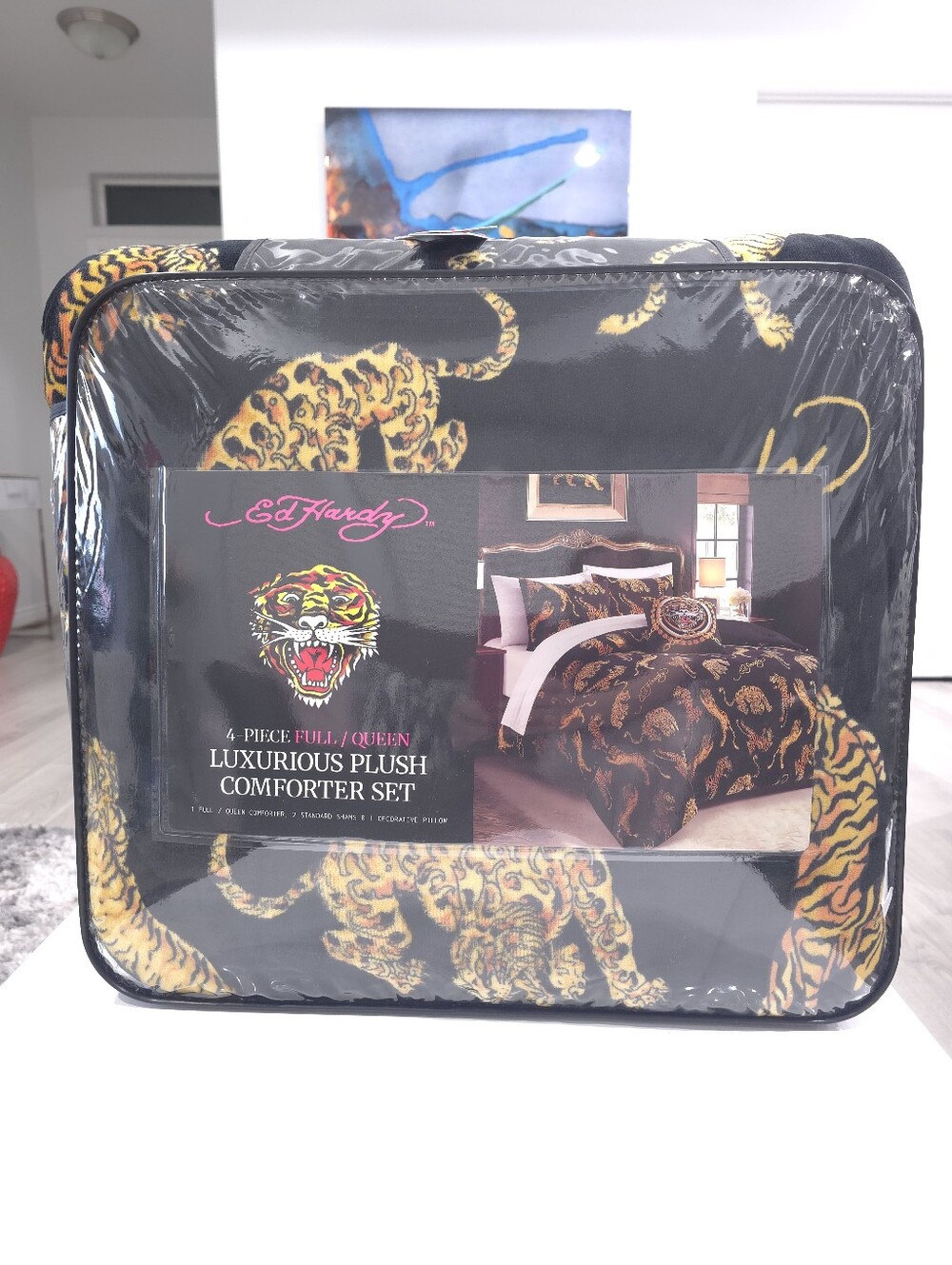 Ed Hardy Queen 4 Piece Luxurious Tiger Gold Chain Plush Comforter Set New